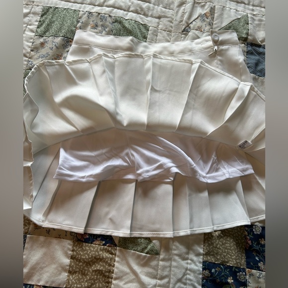 NWT Pleated White Mini Skirt with built in shorts - Picture 2 of 2